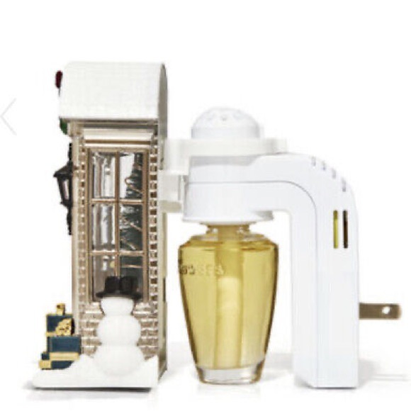 NWT BATH AND BODY HOLIDAY ENTRYWAY NIGHTLIGHT
Wallflowers Fragrance Plug - Picture 7 of 11